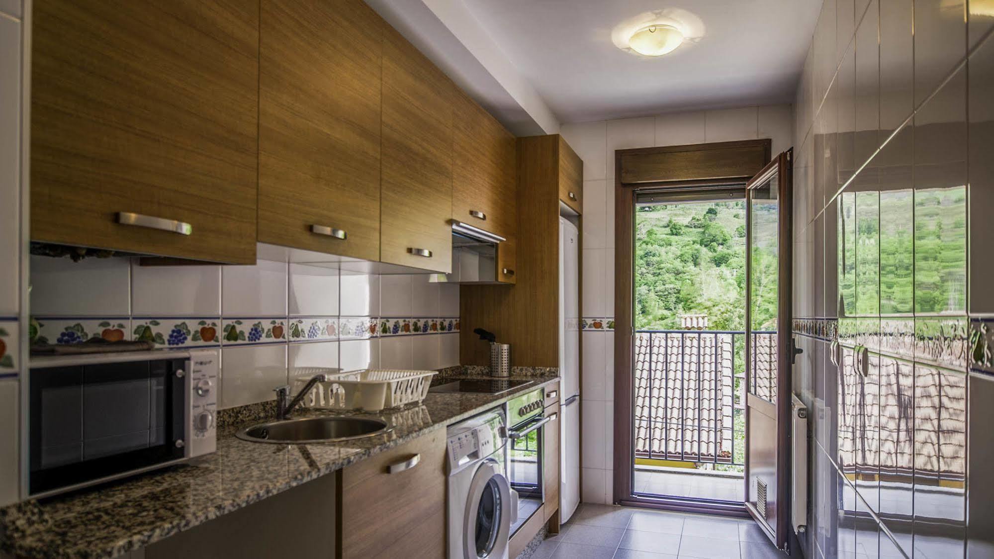 Apartamentos El Caxigu Arenas De Cabrales Exterior photo